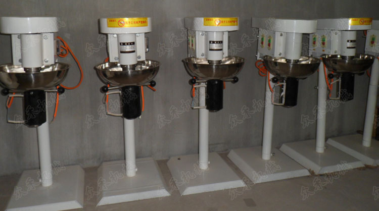 40型立式搟面皮機(jī)產(chǎn)品展示