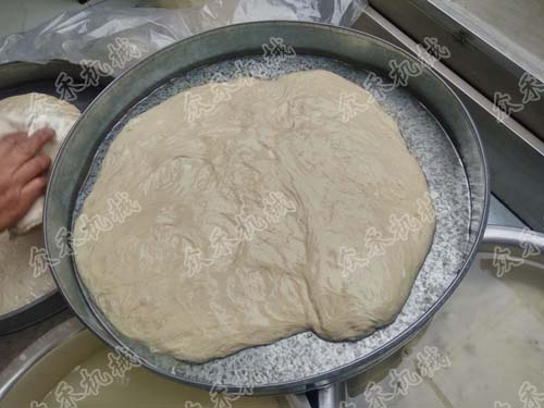 撕面筋機的使用方法準(zhǔn)備蒸面筋