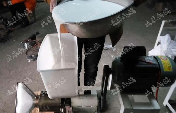 搟面皮機(jī)自制涼皮搟面皮面筋怎么做好吃