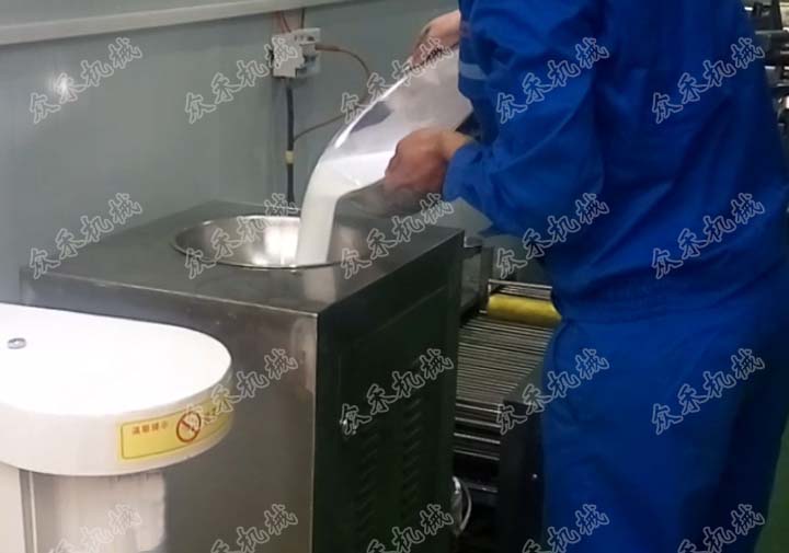 洗好面漿自制涼皮搟面皮面筋怎么做好吃